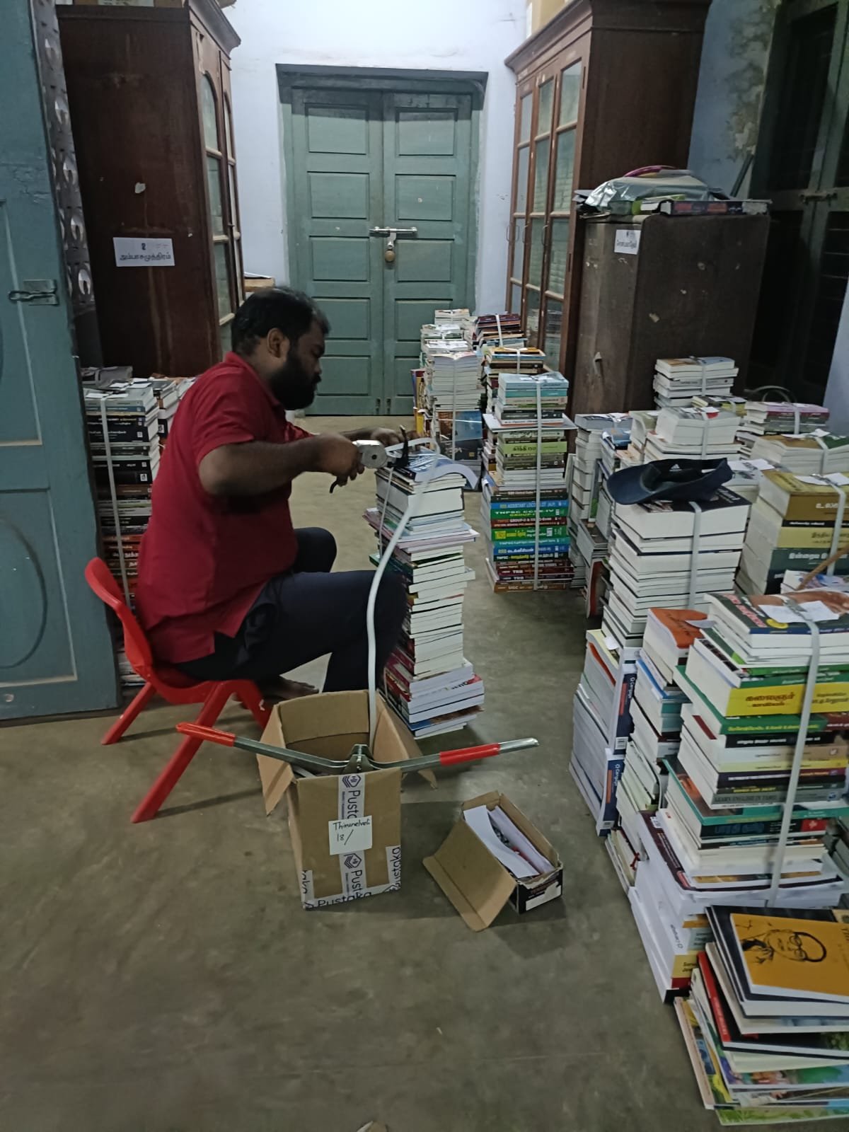 புதிய நூல்கள் பணி