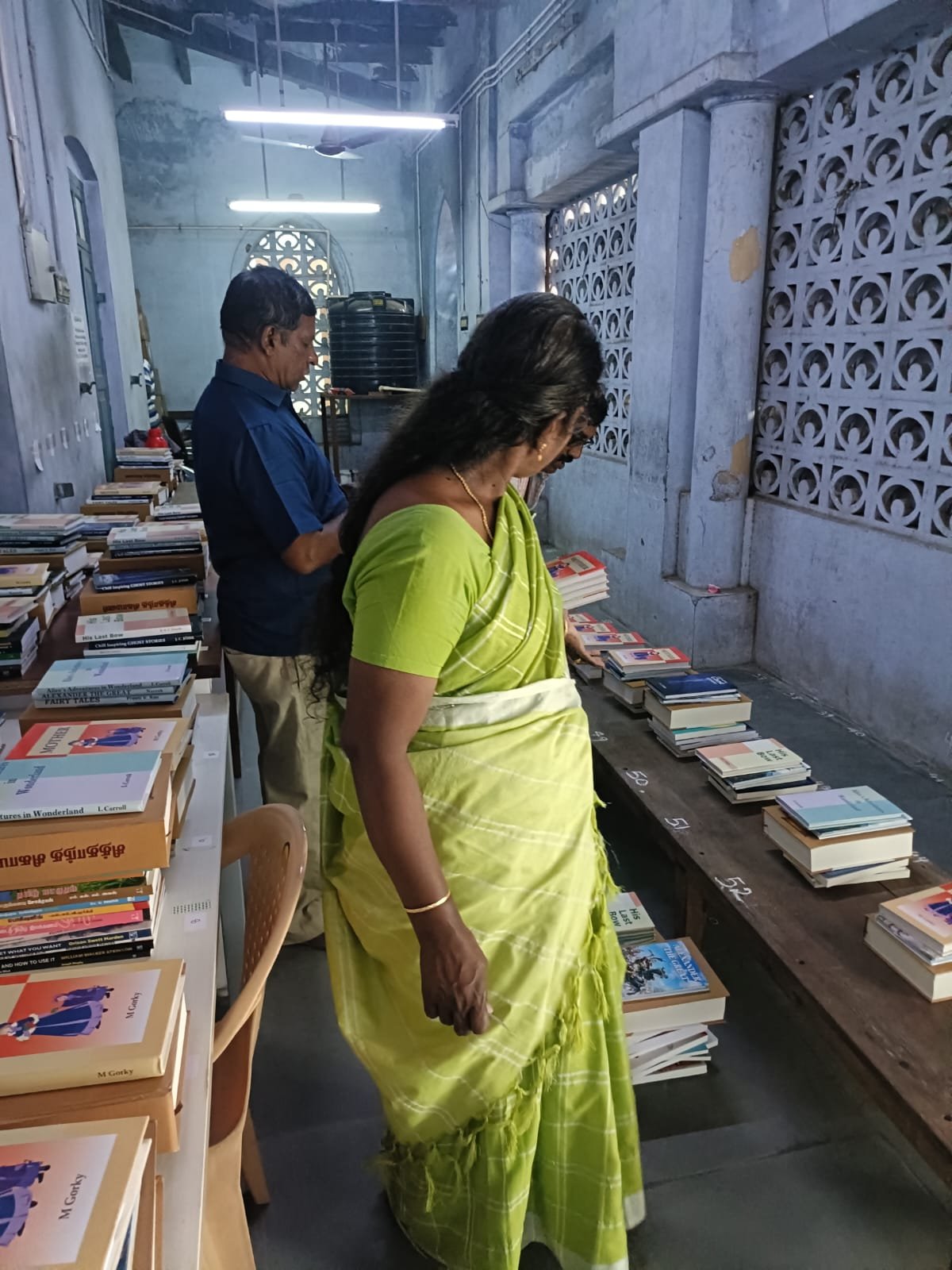 புதிய நூல்கள் பணி