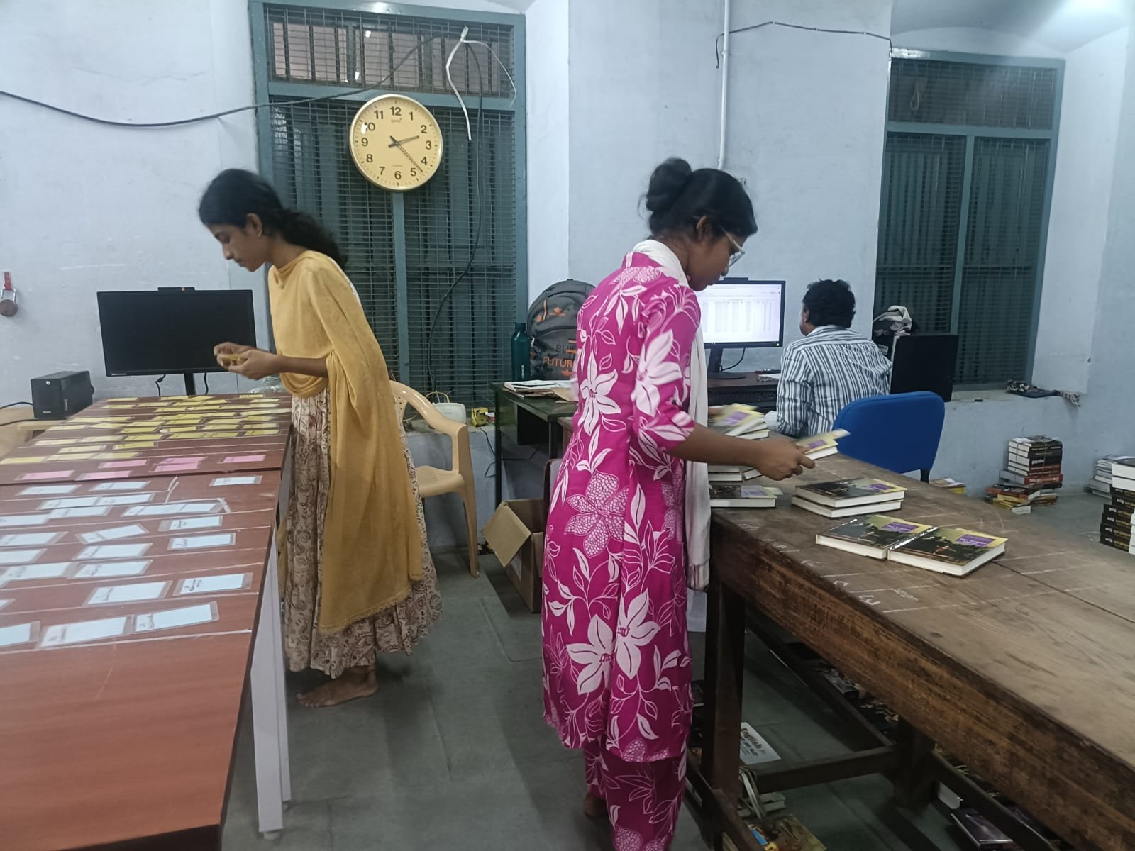 24.25 புதிய நூல்கள் கணனியில் நூலகம் வரியாக சரிபார்த்தல் பணி